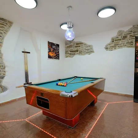 Πανσιόν Sobe Denis Village *