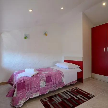 Sobe Denis Village Πανσιόν *